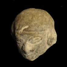T�te anthropomorphe en terre cuite